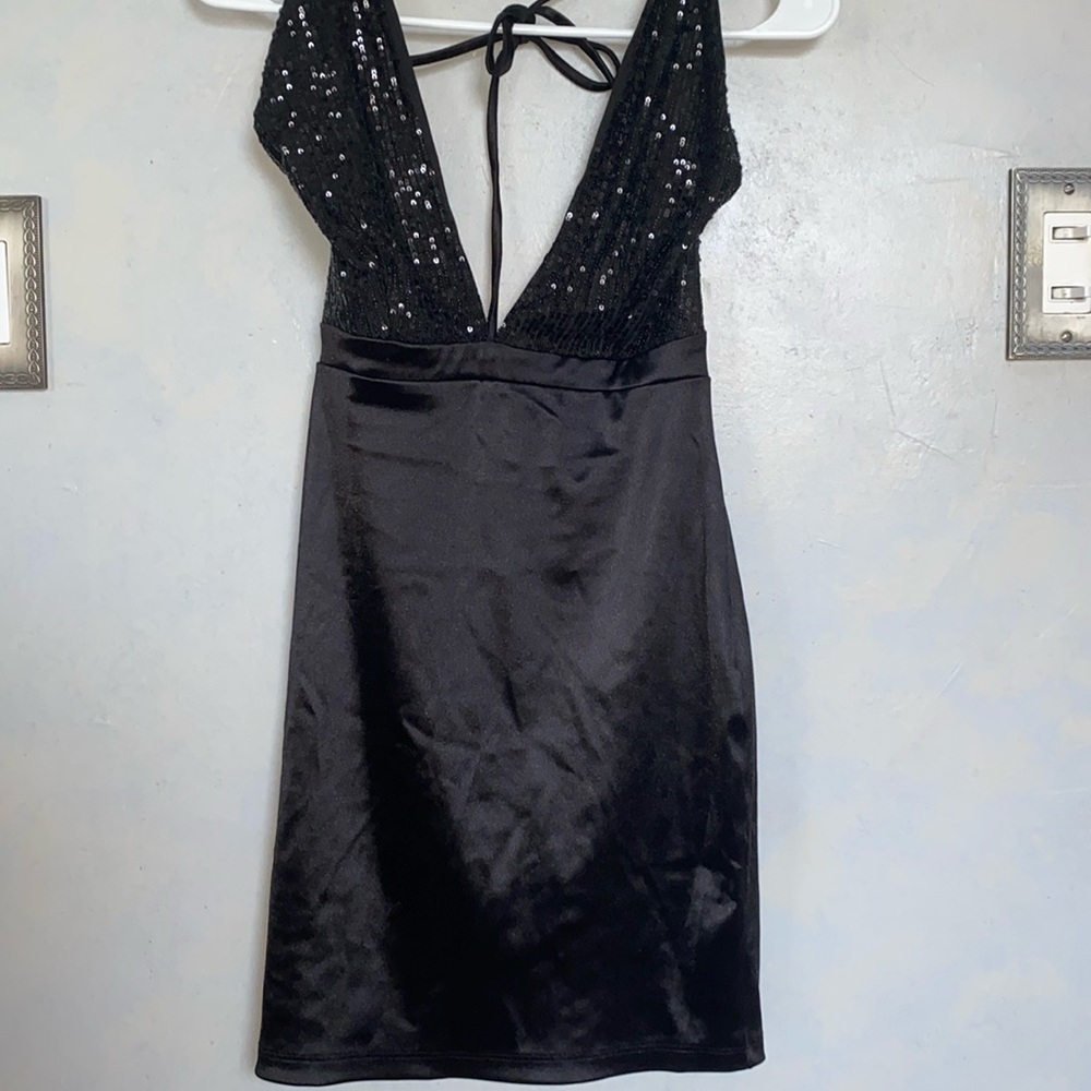 Windsor mini dress that ties halter